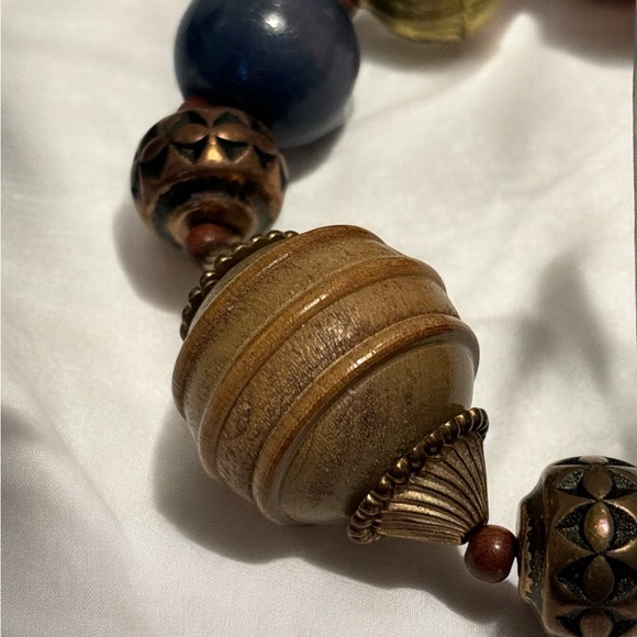 ๐๏ธ3 for$25๐๏ธ Gold Tone Chunky Wood-look Boho Design Necklace 19-1/2โ - Picture 5 of 7